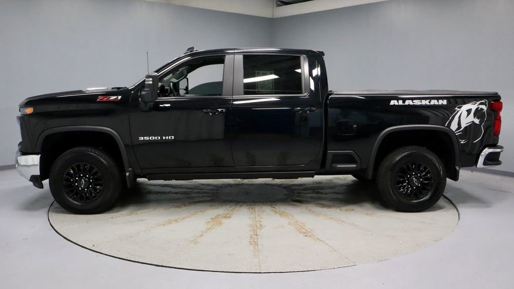 Used 2025 Chevrolet Silverado 3500 LT AWD/4WD image 9