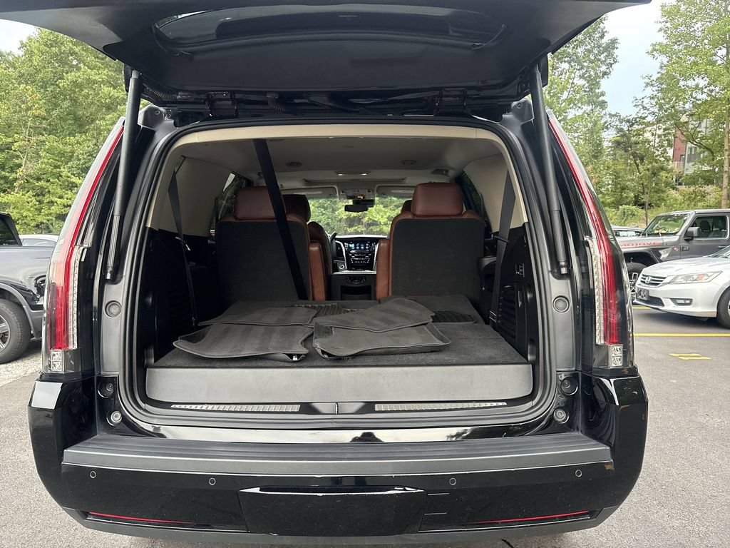 Used 2019 Cadillac Escalade Luxury AWD/4WD image 21