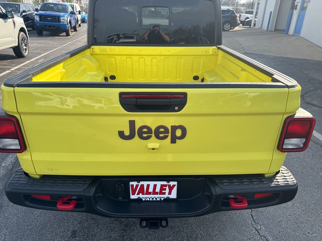 Used 2023 Jeep Gladiator Rubicon w/ Cold Weather Group AWD/4WD image 37
