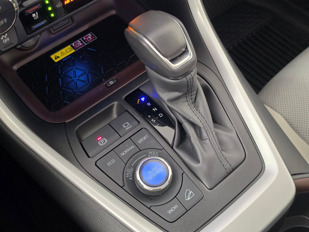 Used 2024 Toyota RAV4 Limited w/ Advanced Technology Package AWD/4WD image 22