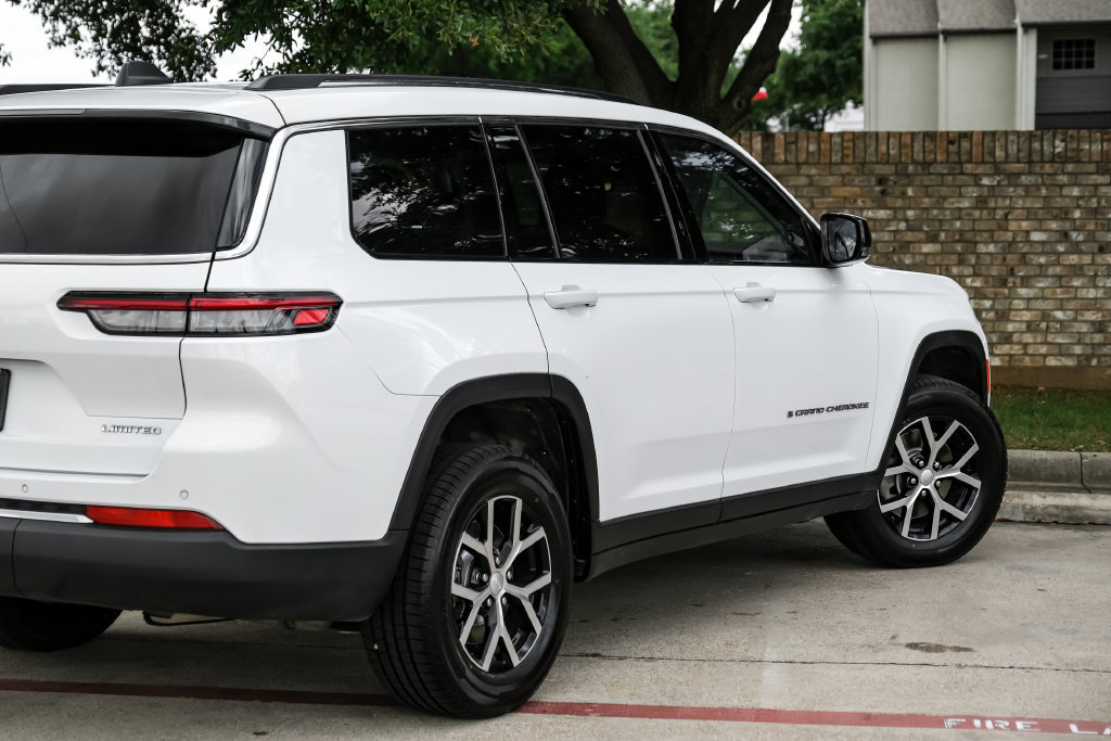 Used 2023 Jeep Grand Cherokee L Limited AWD/4WD image 18