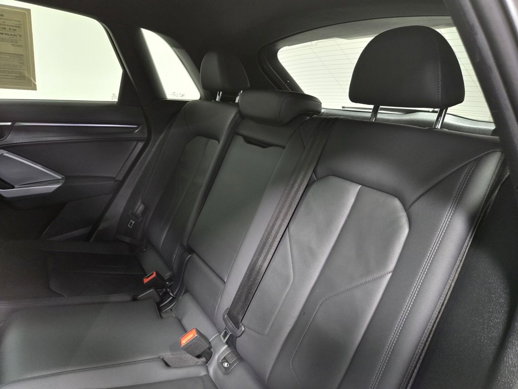 Used 2024 Audi Q3 2.0T Premium image 32
