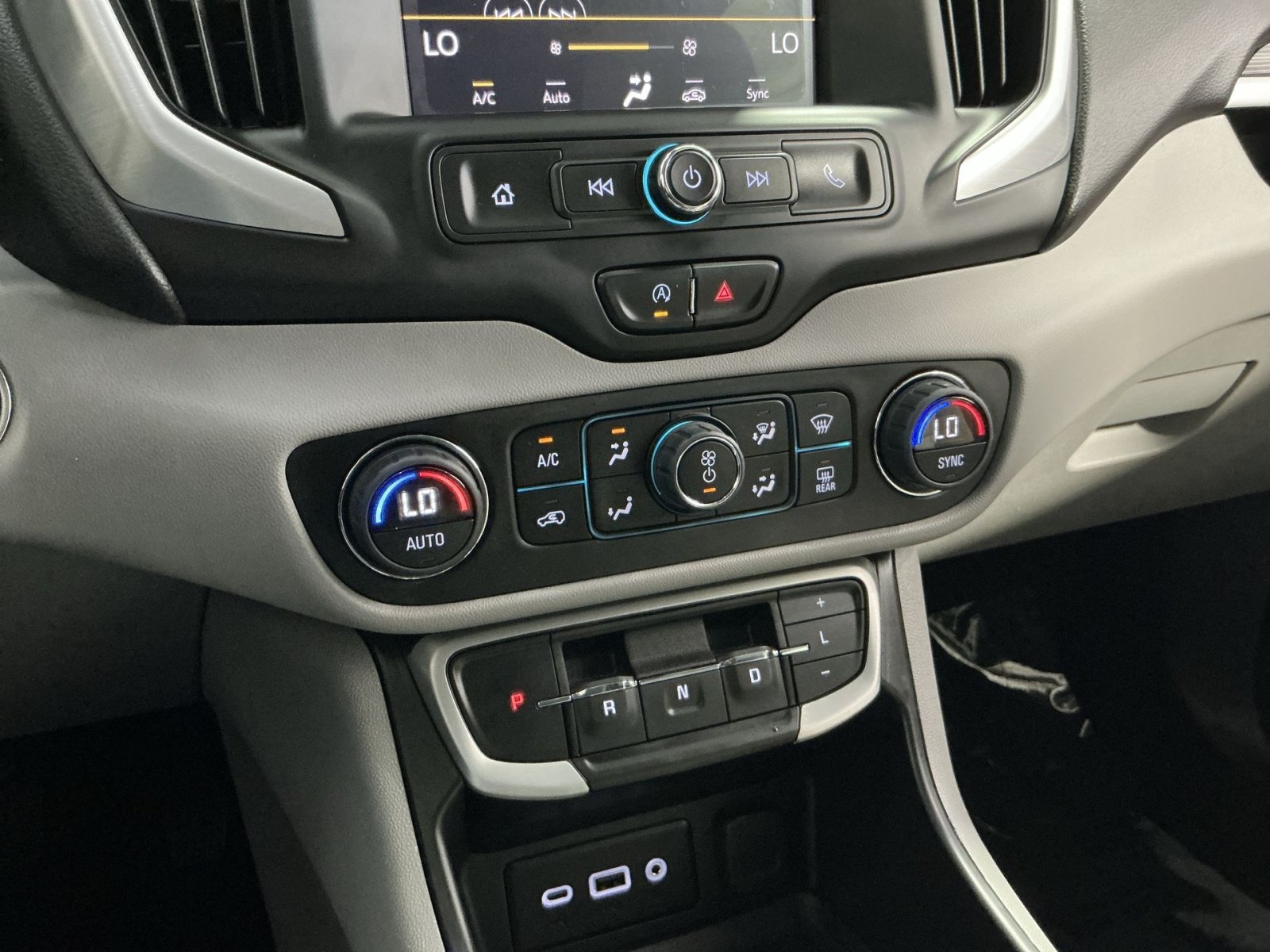 Used 2023 GMC Terrain SLE w/ Driver Convenience Package FWD image 22