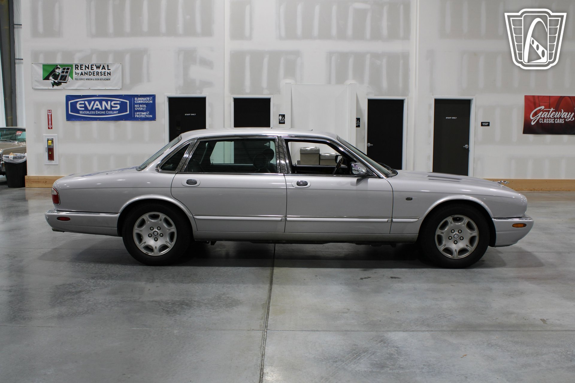Used 2002 Jaguar XJ8 L Vanden Plas image 25
