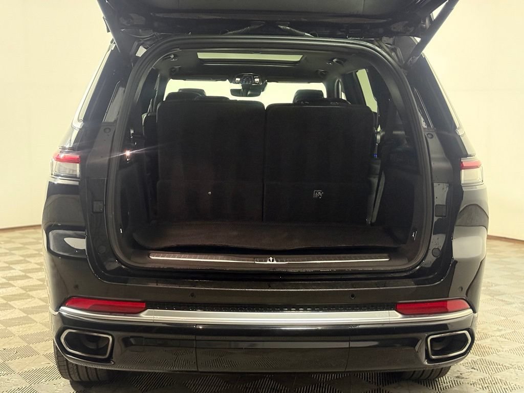 Used 2022 Jeep Grand Cherokee L Summit w/ Luxury Tech Group V AWD/4WD image 6