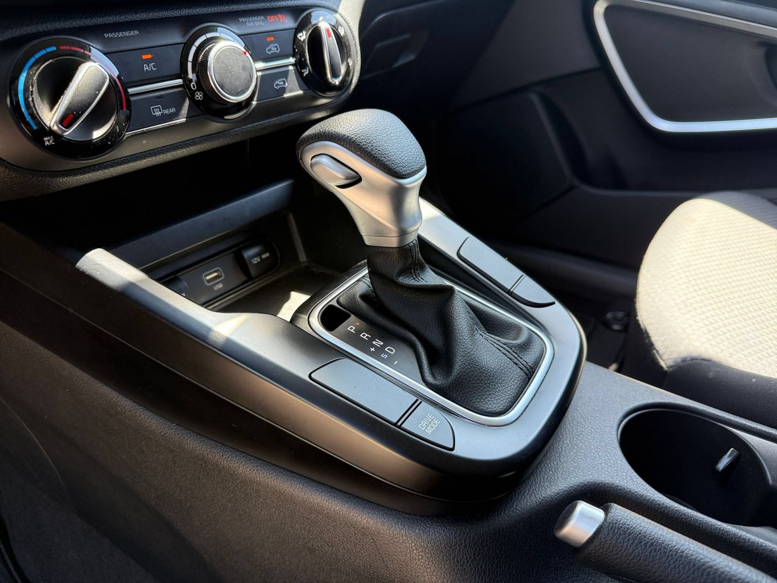 Used 2025 Kia Soul LX w/ LX Technology Package FWD image 37