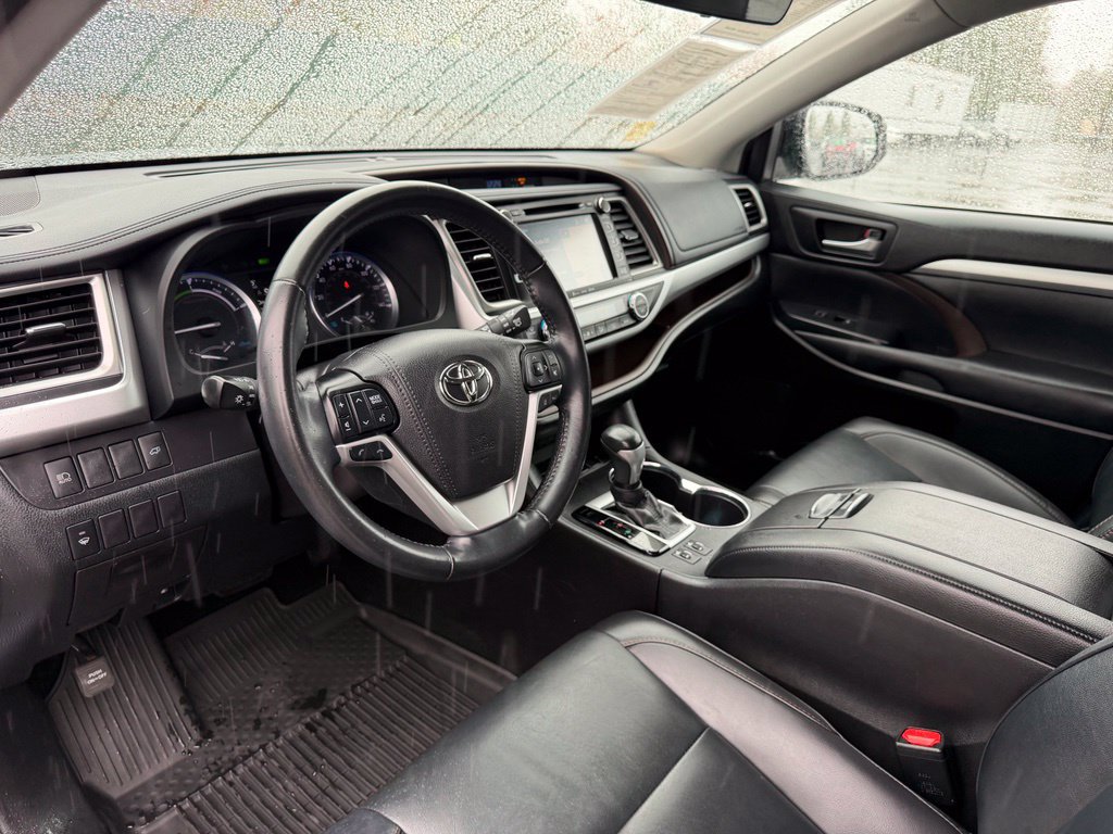 Used 2019 Toyota Highlander XLE AWD/4WD image 17