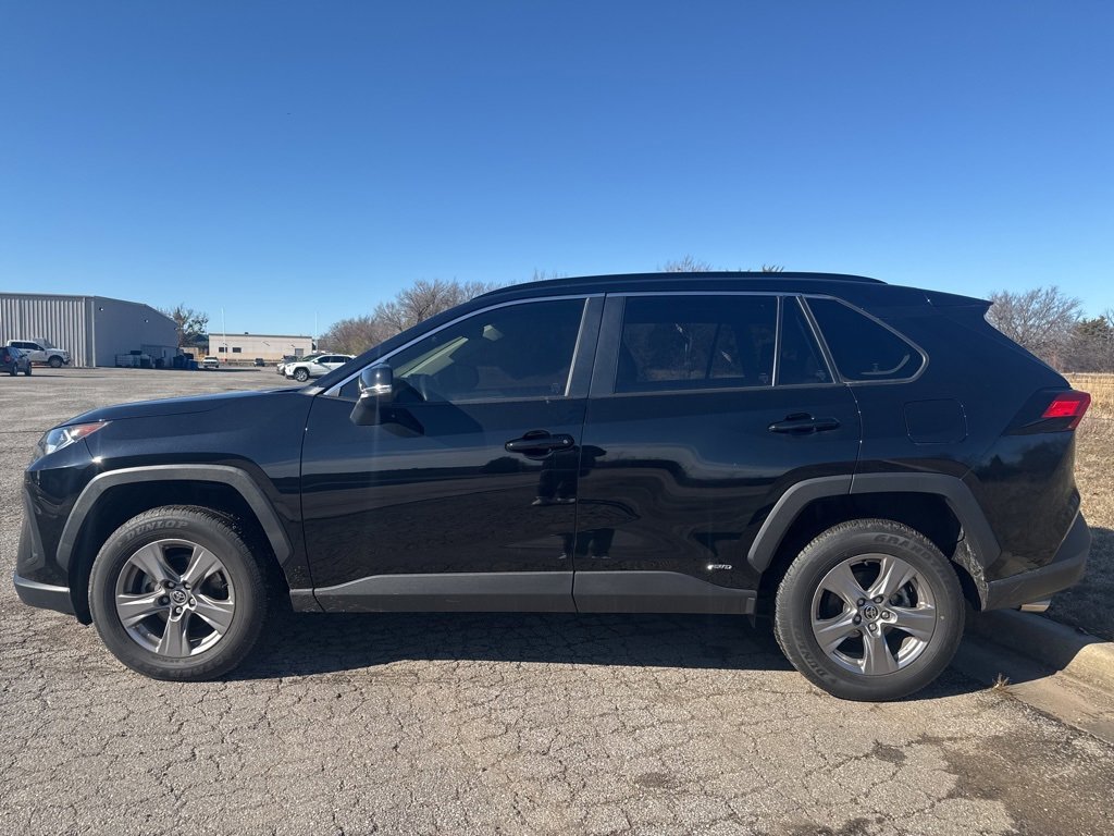 Used 2022 Toyota RAV4 LE image 3