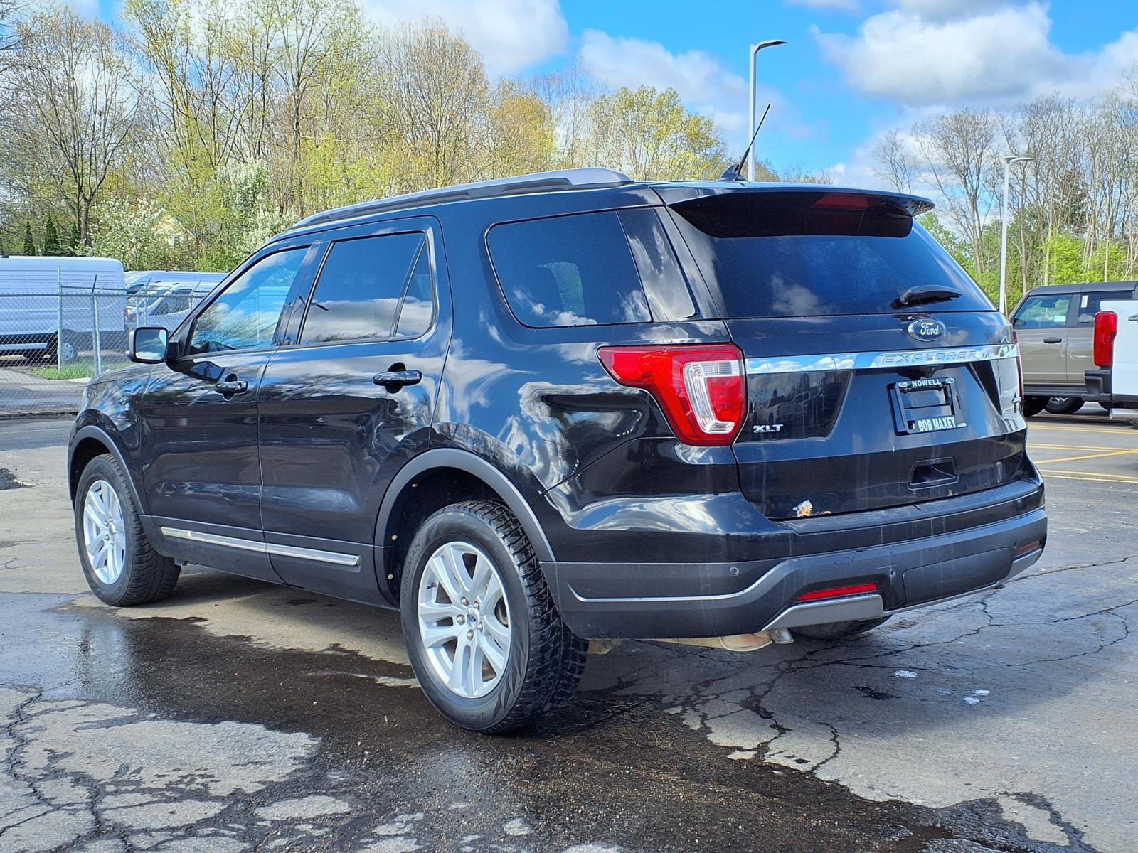 Used 2019 Ford Explorer XLT w/ Equipment Group 202A AWD/4WD image 7