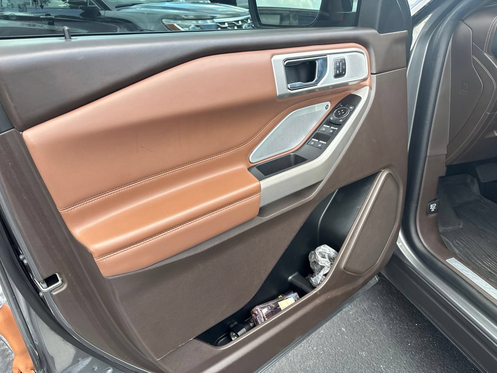 Used 2024 Ford Explorer King Ranch w/ Technology Package RWD image 5