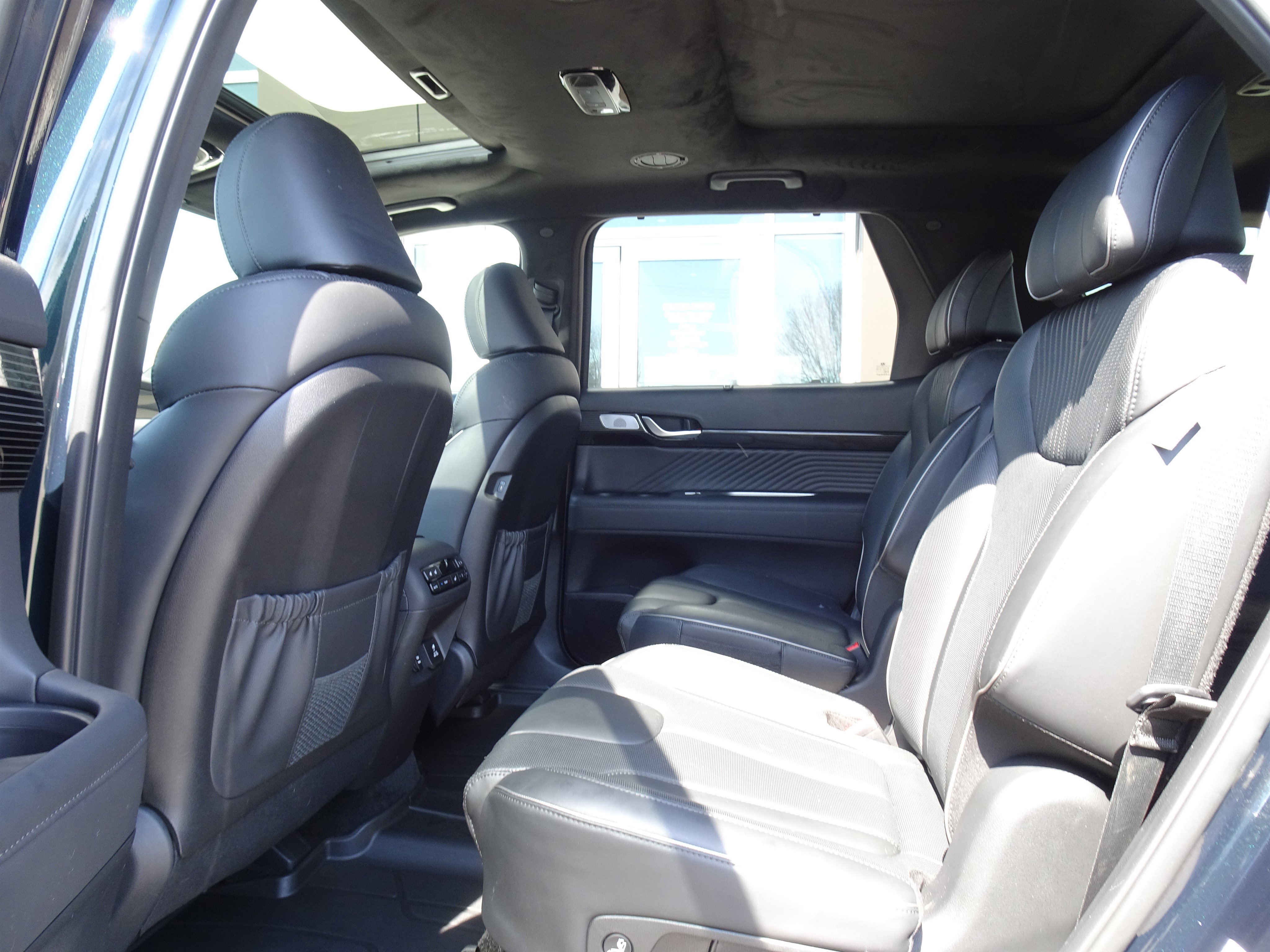 Used 2023 Hyundai Palisade Calligraphy image 17