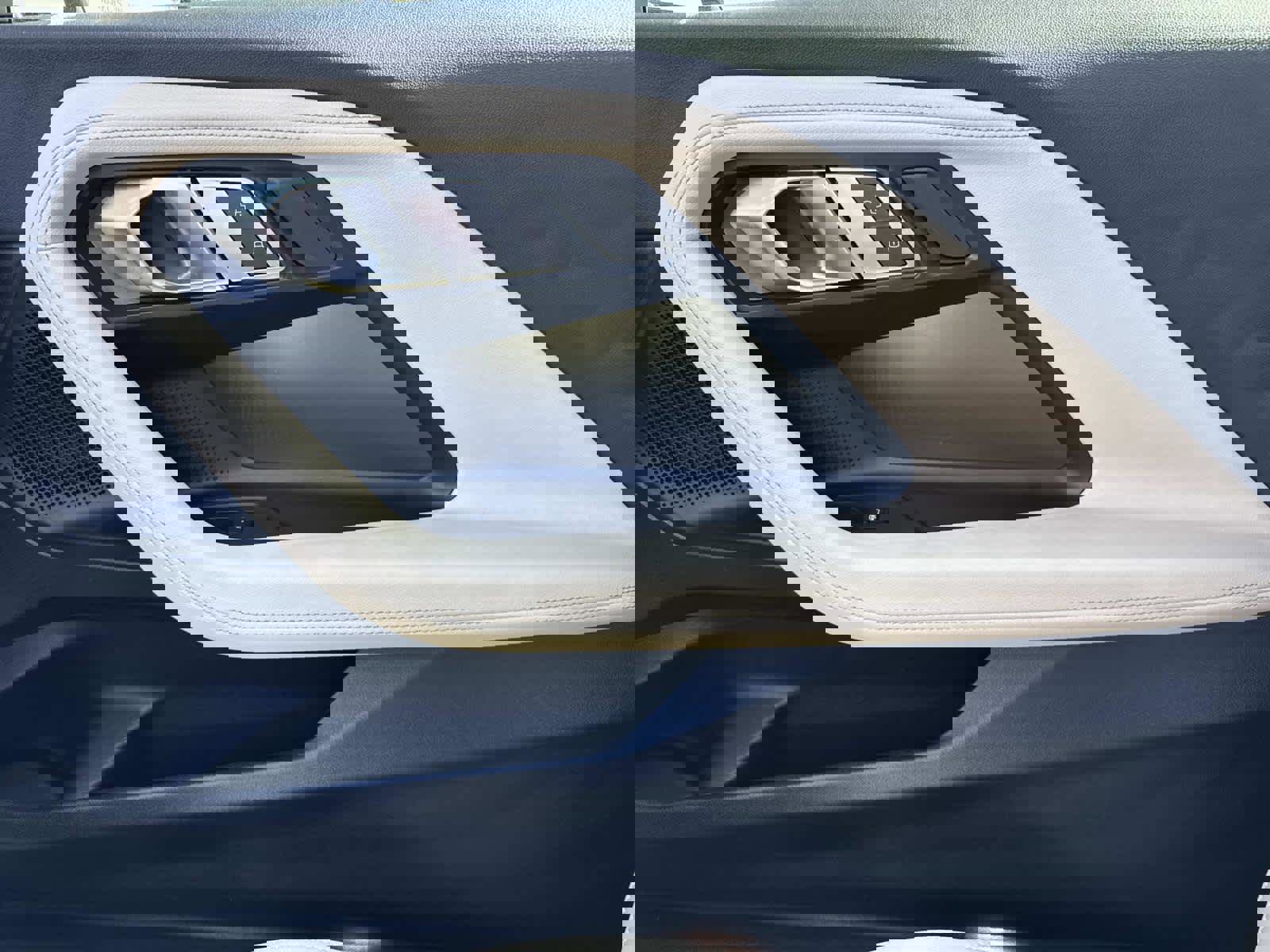 Used 2023 BMW 230i Coupe w/ Premium Package image 17