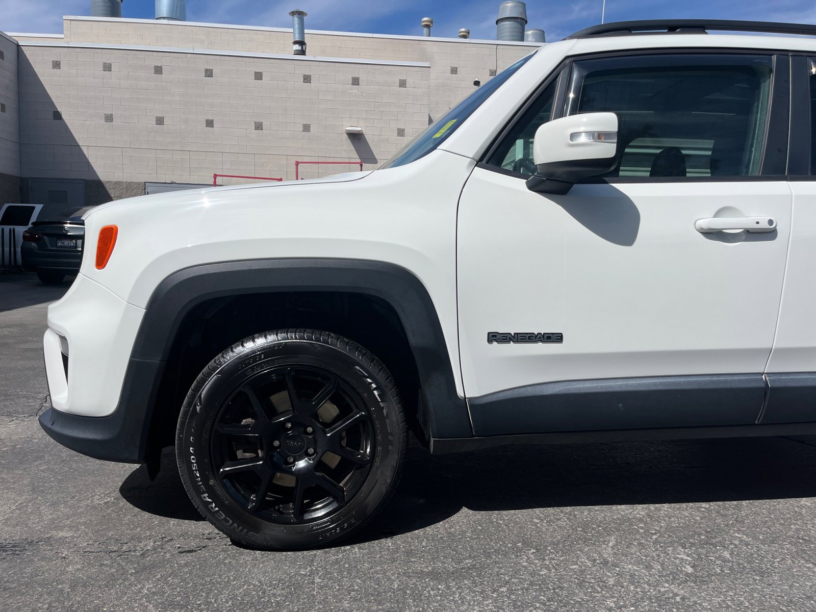 Used 2019 Jeep Renegade Altitude w/ UConnect 8.4 Nav Group AWD/4WD image 9