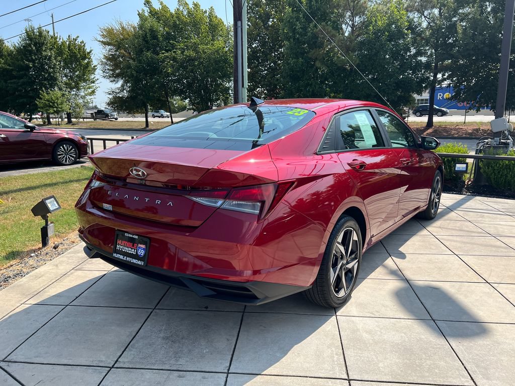 Certified 2023 Hyundai Elantra SEL w/ Convenience Package FWD image 11