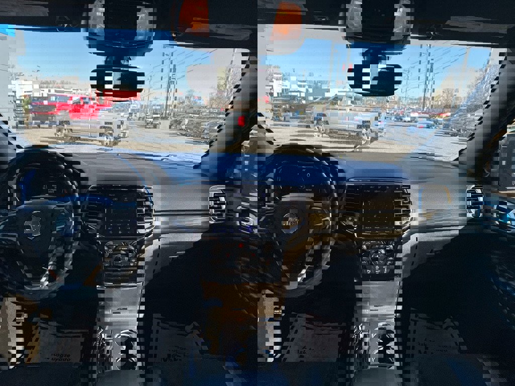 Used 2019 Jeep Grand Cherokee Altitude image 2