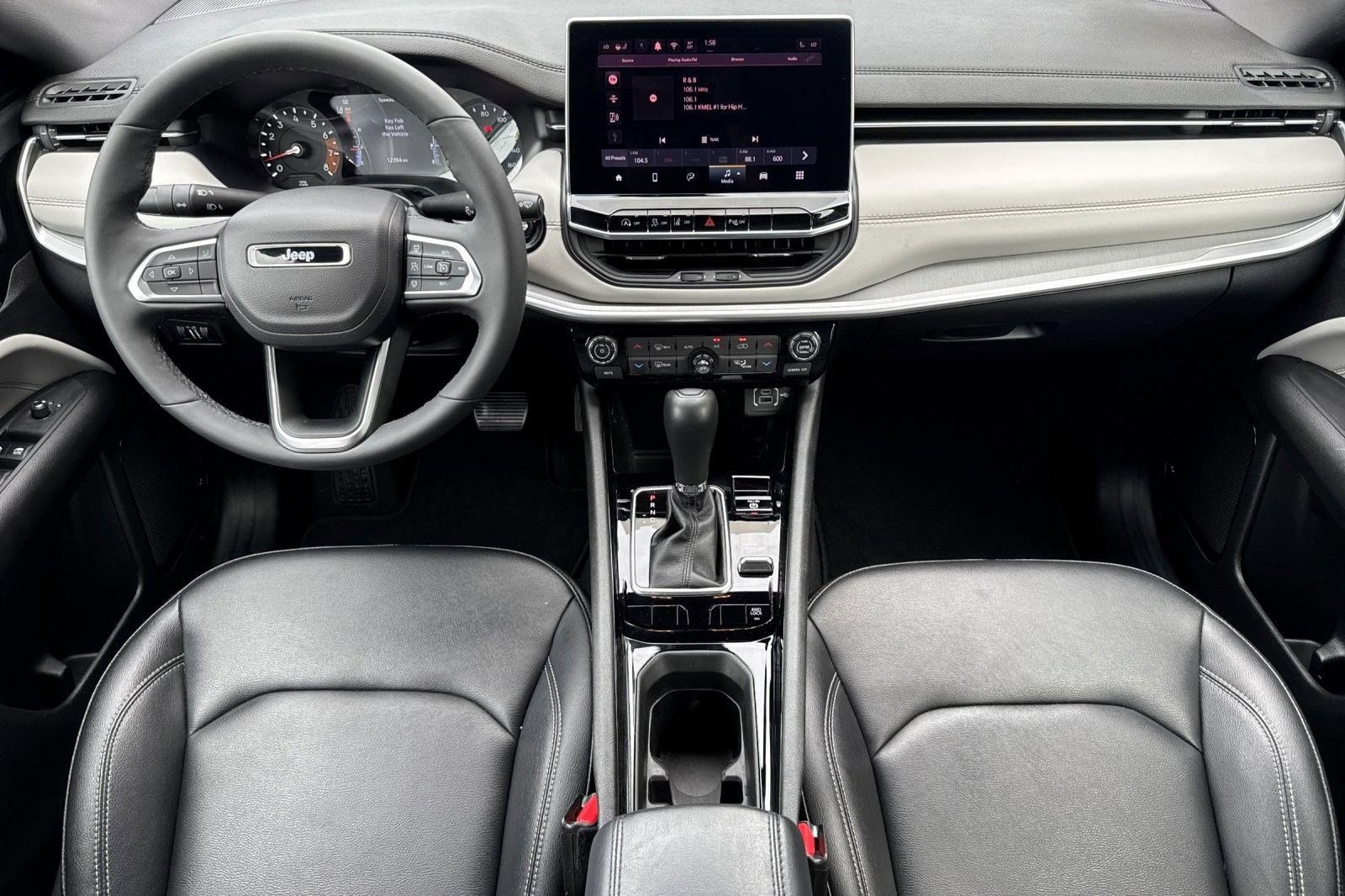 Used 2025 Jeep Compass Limited image 27