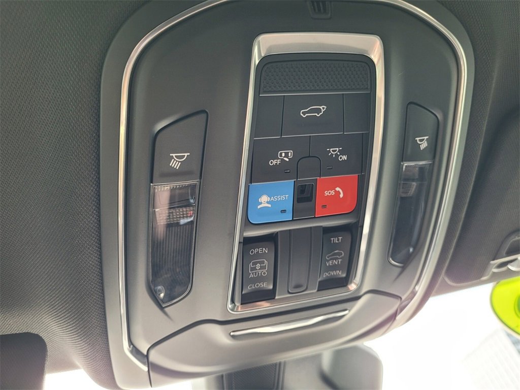 Used 2025 Jeep Grand Cherokee Laredo X w/ Luxury Tech Group I image 35