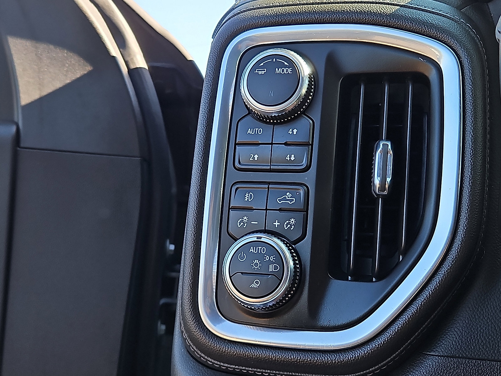 Used 2022 GMC Sierra 1500 SLT w/ SLT Premium Plus Package AWD/4WD image 25