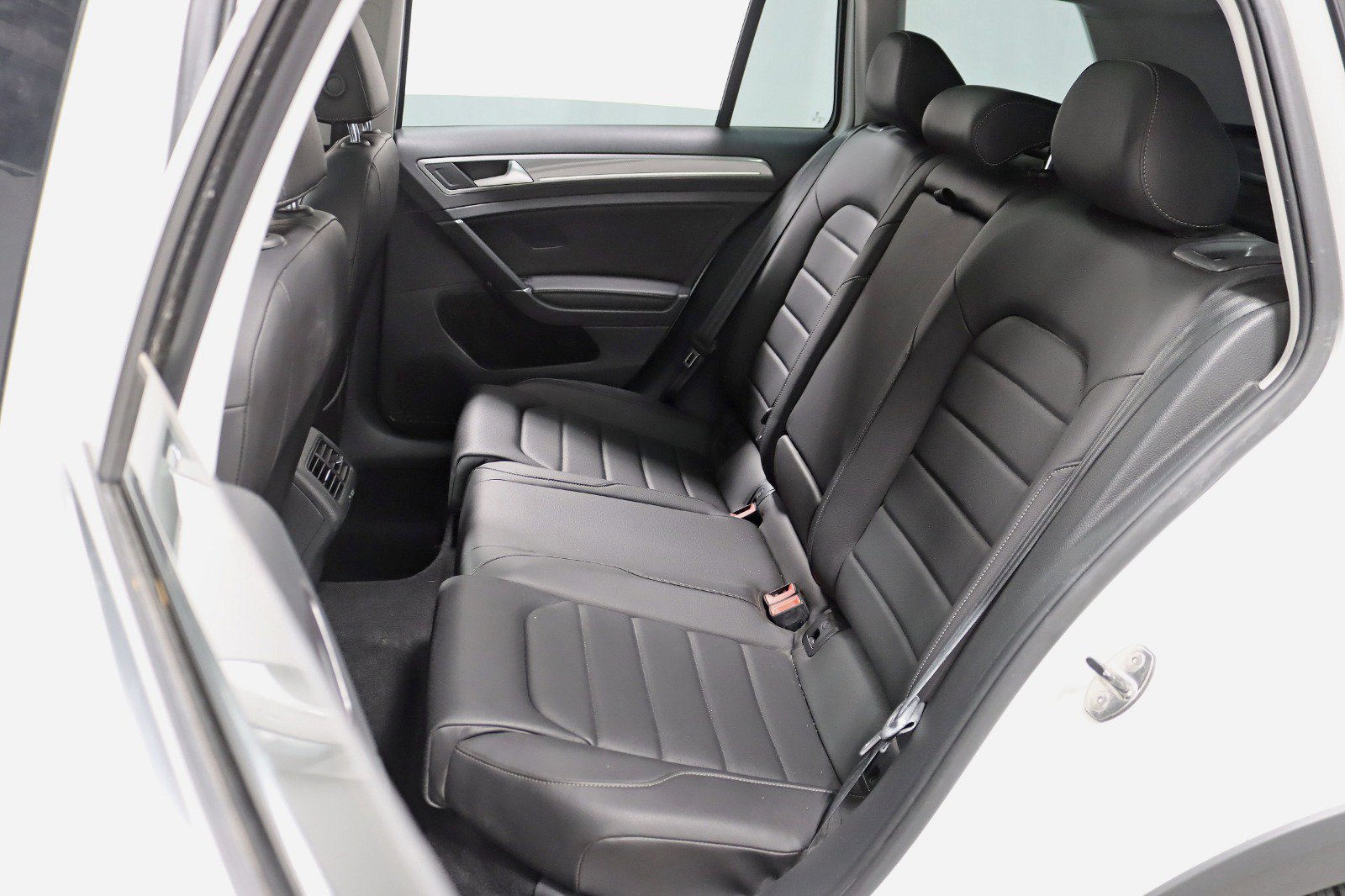 Used 2017 Volkswagen Golf Alltrack SEL AWD/4WD image 28