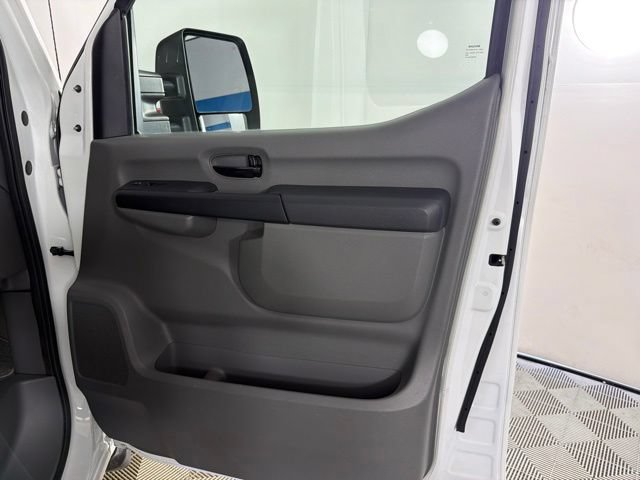 Used 2017 Nissan NV 3500 SL RWD image 26