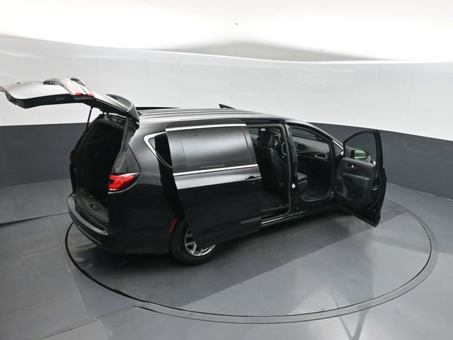 Used 2025 Chrysler Pacifica Select image 31