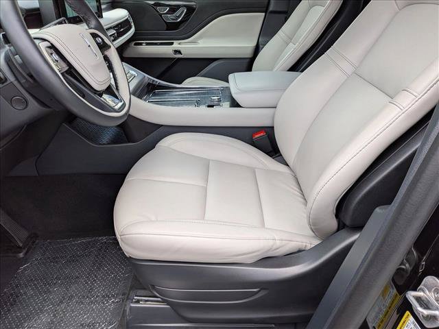 Used 2025 Lincoln Aviator 2WD image 16