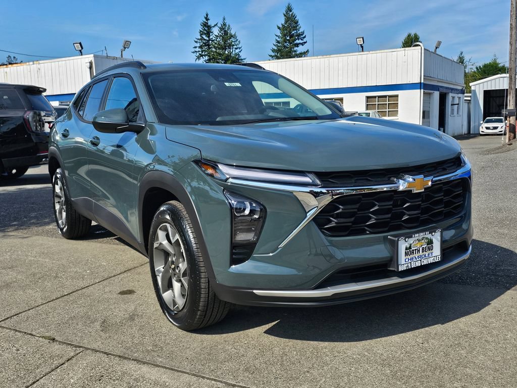 New 2026 Chevrolet Trax LT w/ LT Convenience Package FWD image 3