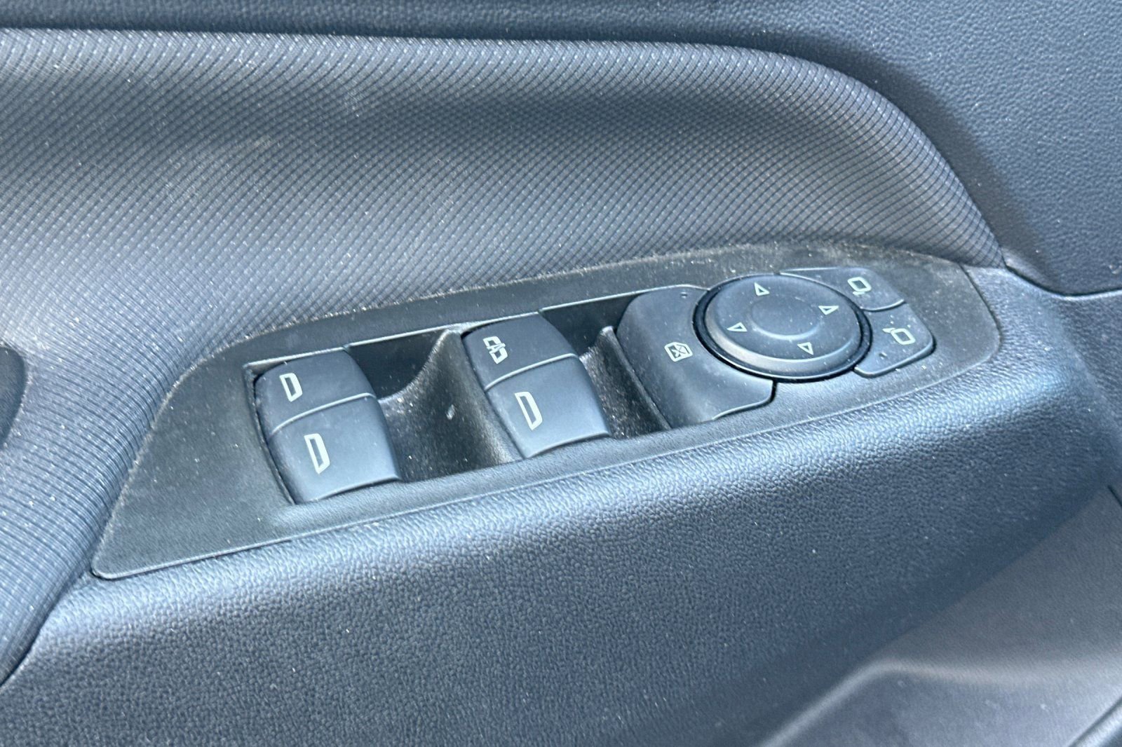 Used 2023 Chevrolet Equinox RS FWD image 12