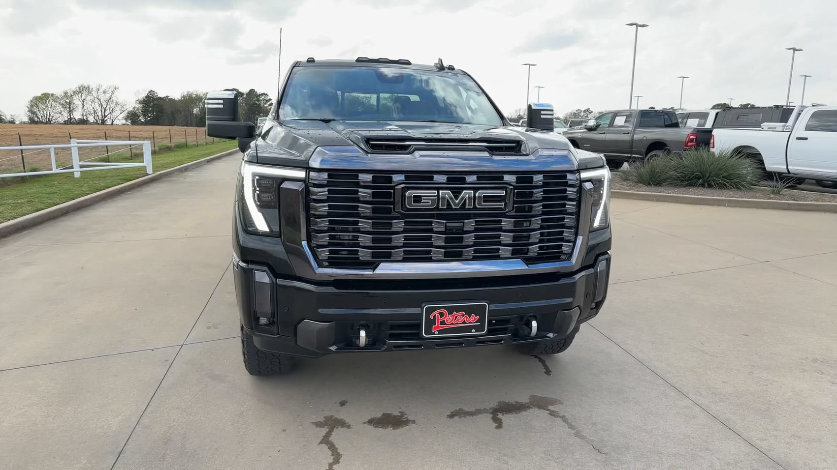 Used 2024 GMC Sierra 2500 Denali Ultimate AWD/4WD image 2