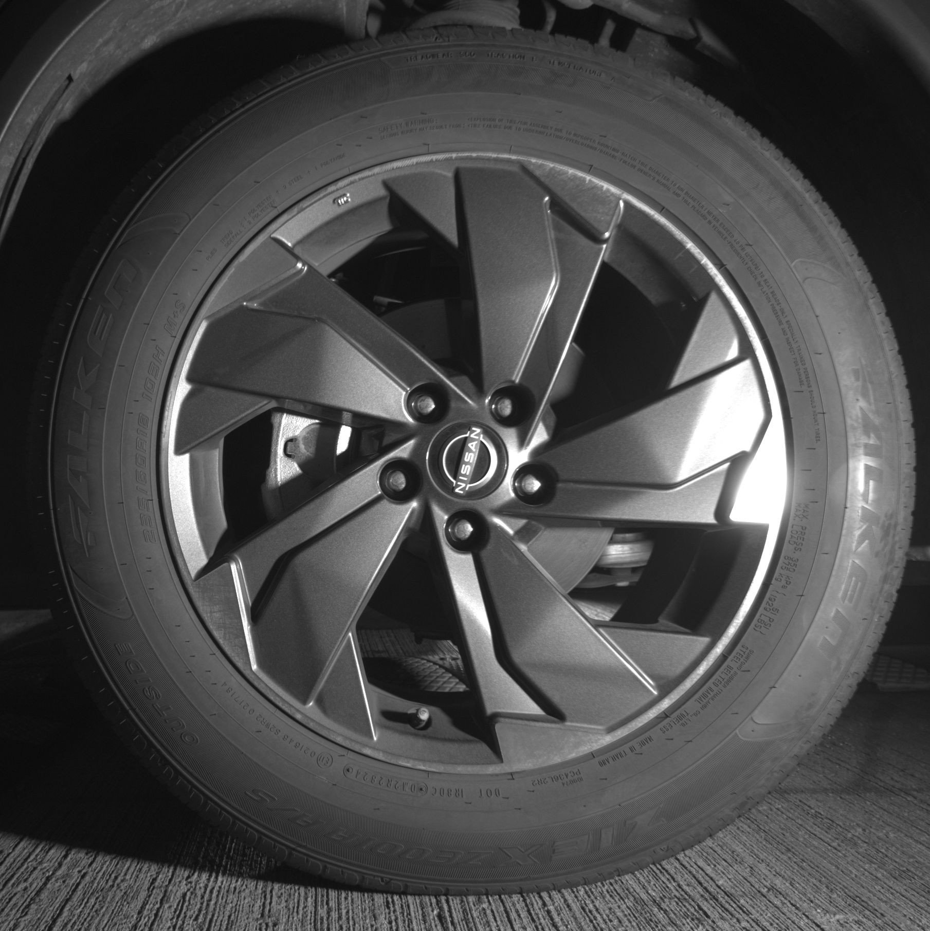 Used 2025 Nissan Rogue SV image 12