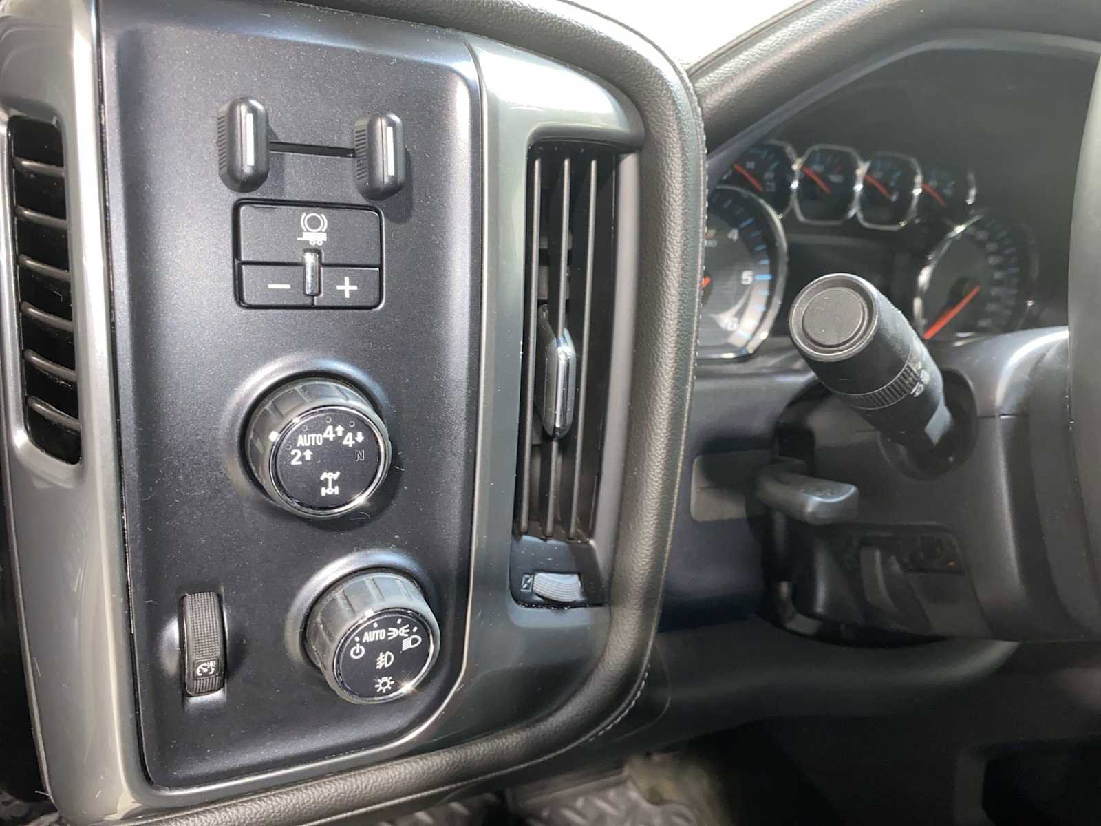 Used 2018 Chevrolet Silverado 1500 LTZ Z71 w/ LTZ Plus Package AWD/4WD image 23