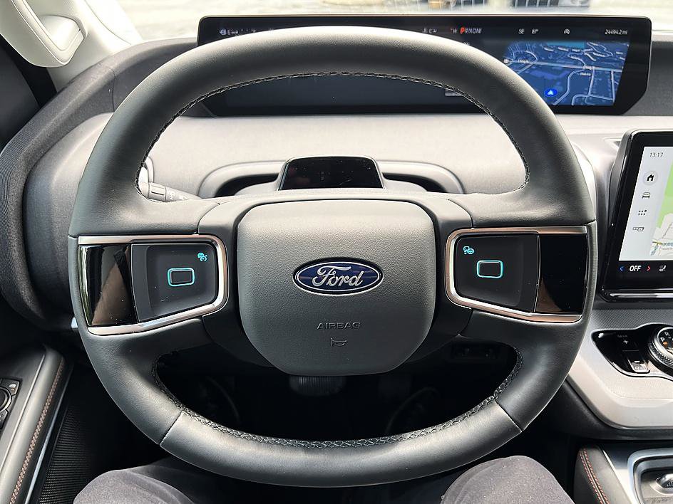 Used 2025 Ford Expedition Max Active AWD/4WD image 14