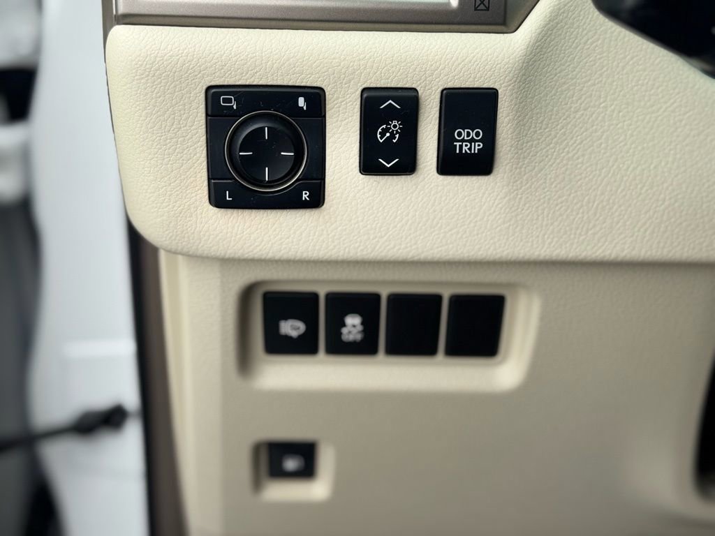 Used 2019 Lexus GX 460 Premium w/ Premium Package image 2