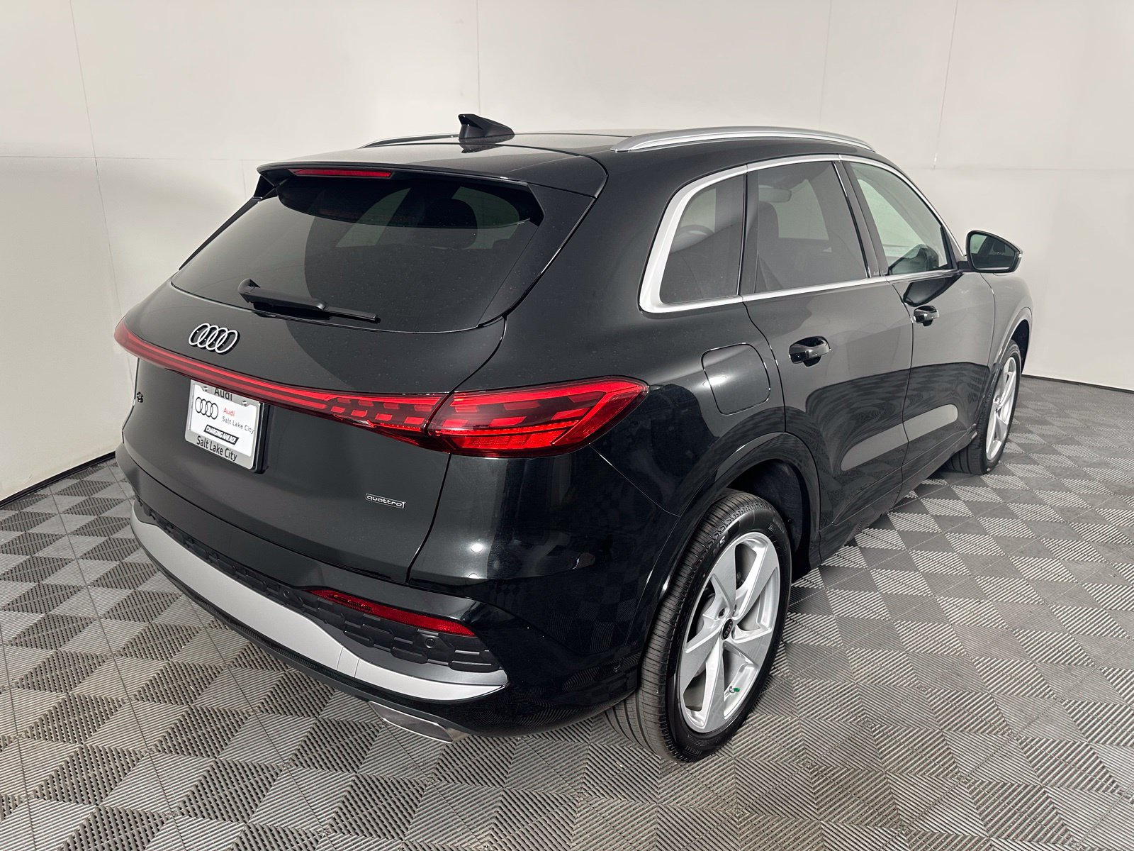 Certified 2025 Audi Q5 Premium w/ Premium Plus AWD/4WD image 7