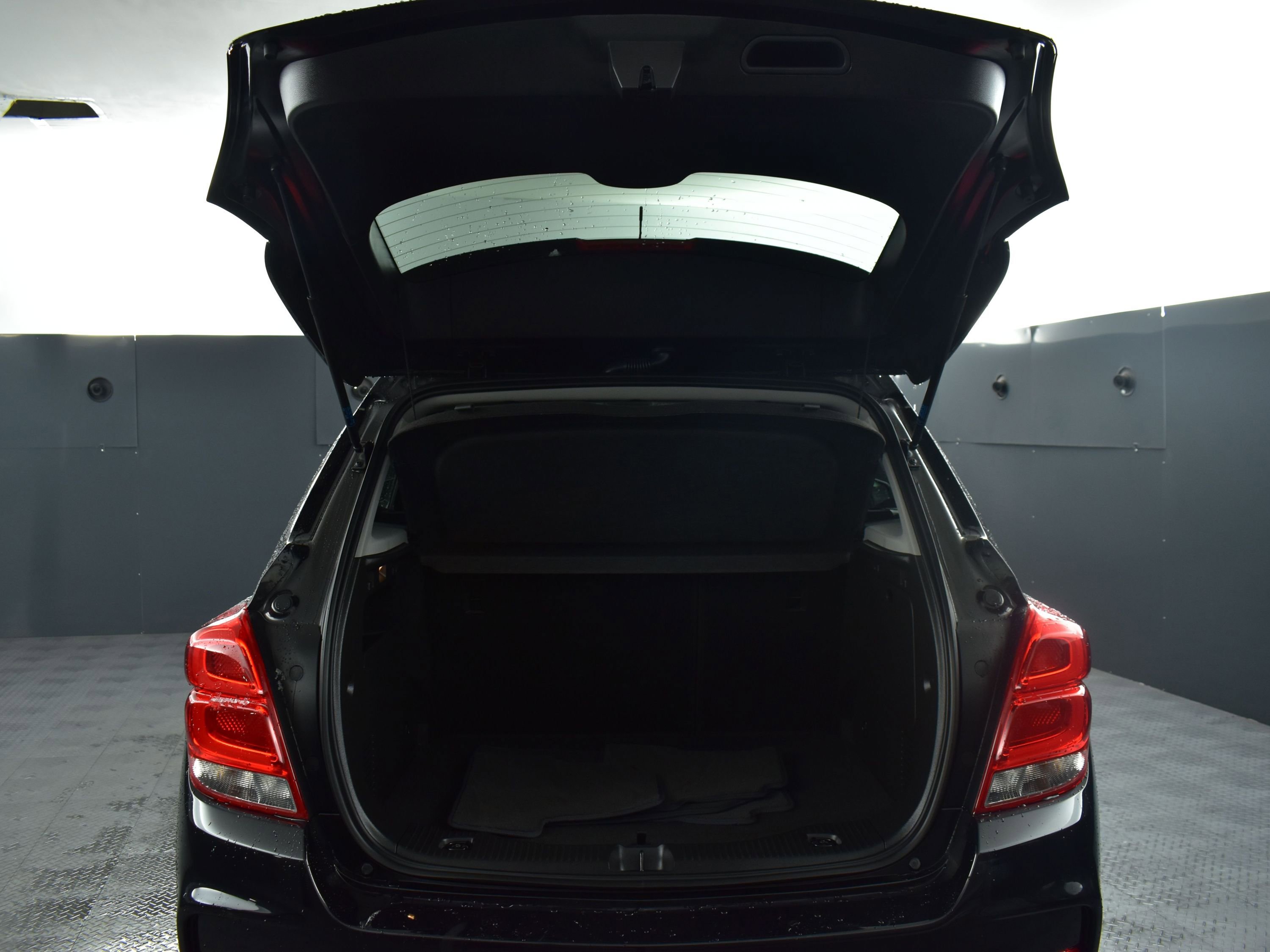 Used 2022 Chevrolet Trax LT w/ LT Convenience Package image 12