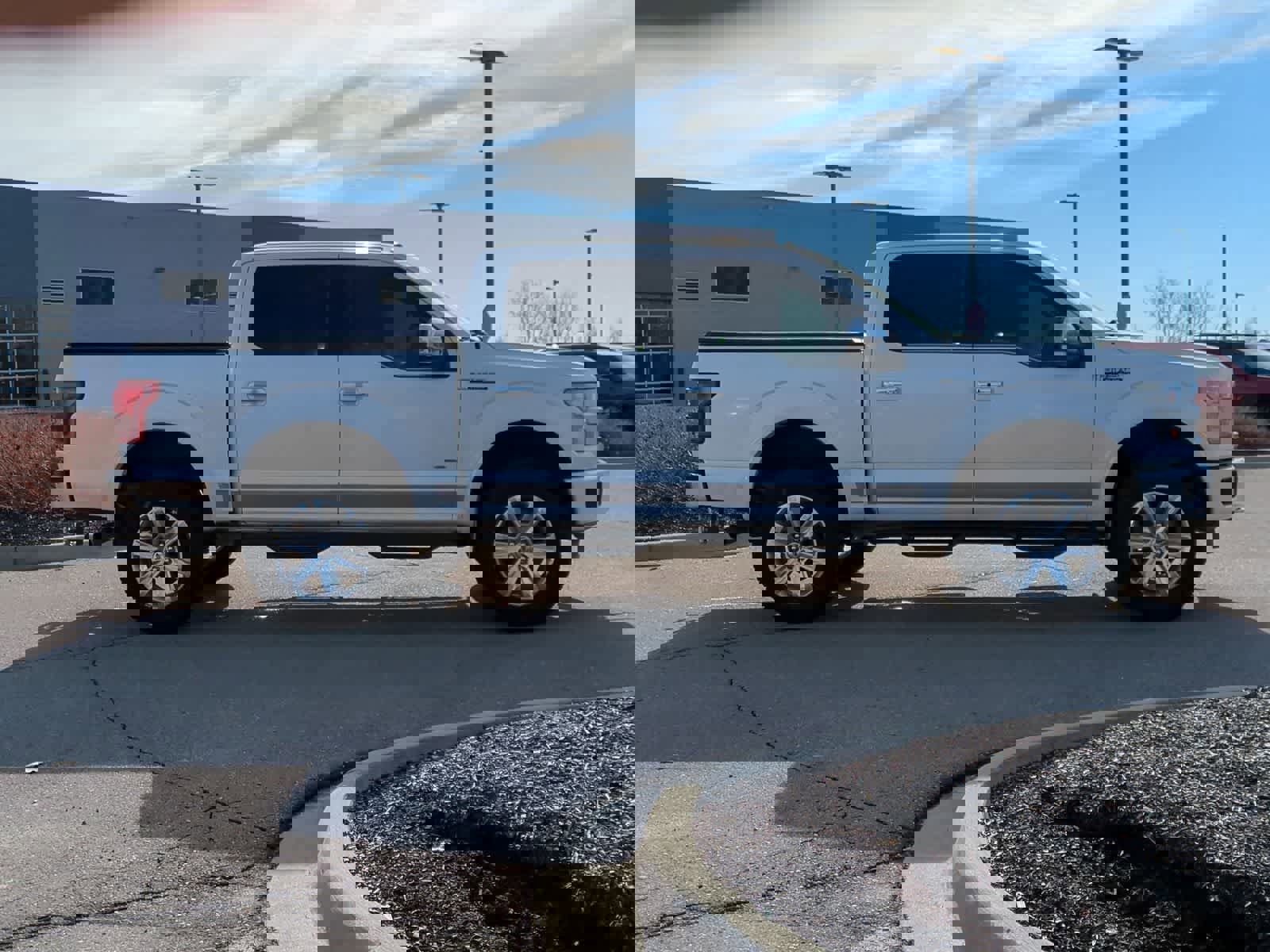 Used 2015 Ford F150 Platinum w/ Equipment Group 701A Luxury image 9