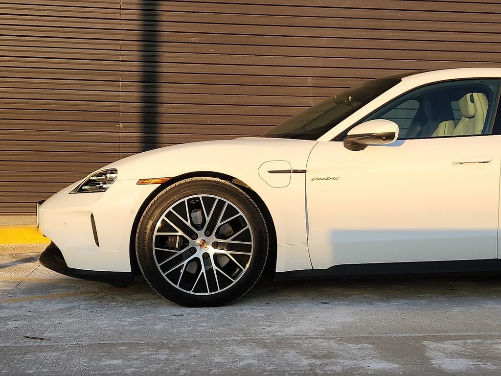 Used 2025 Porsche Taycan image 6