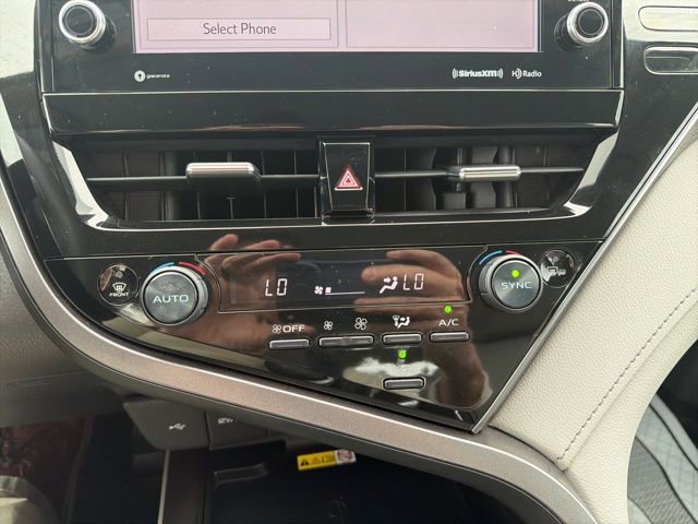 Used 2022 Toyota Camry XLE image 11