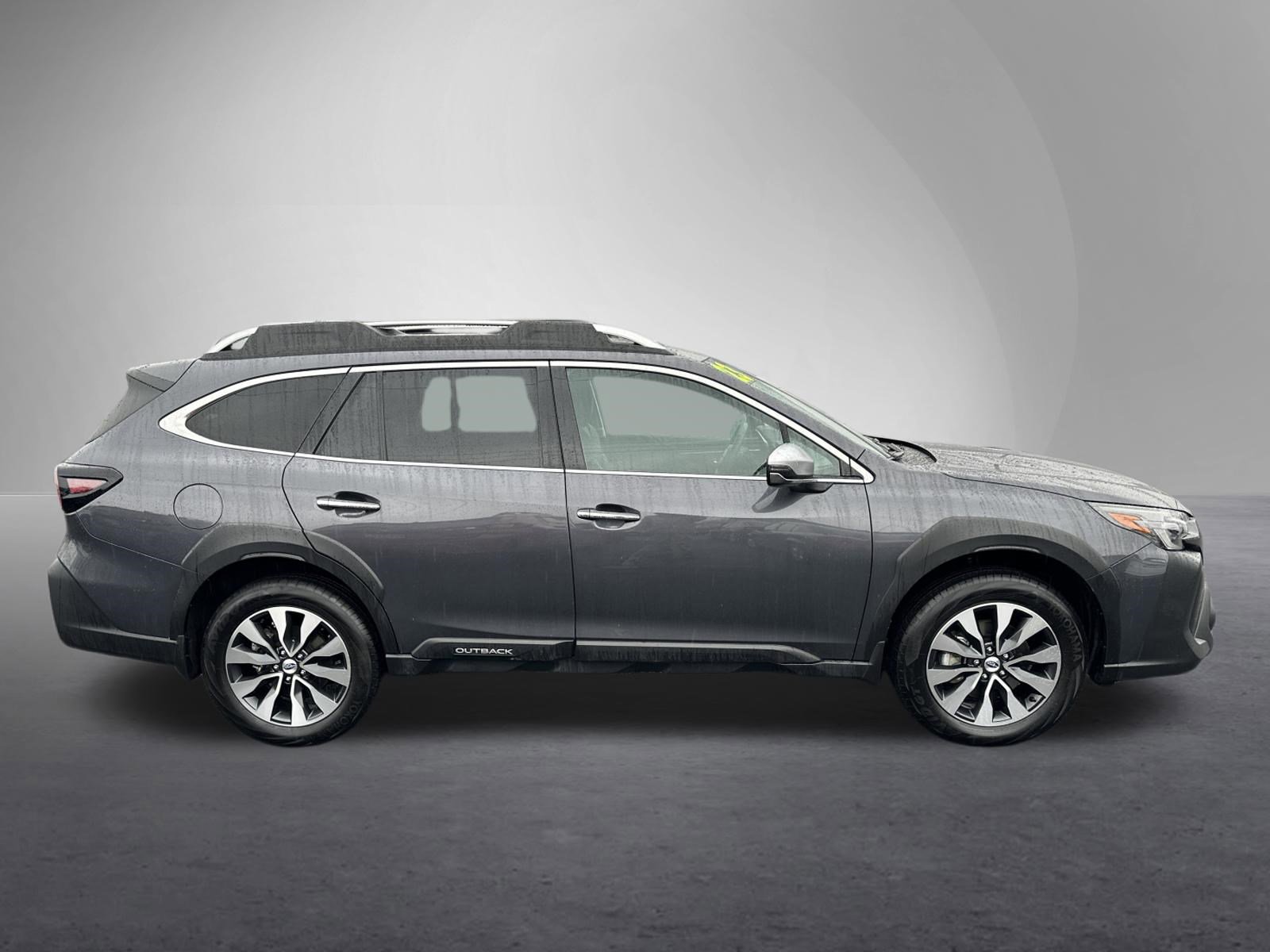 Used 2023 Subaru Outback Touring XT image 2