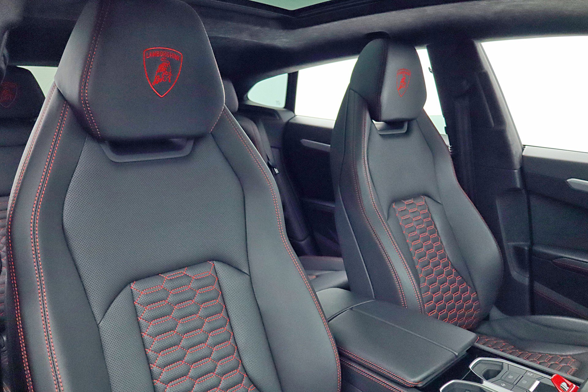 Used 2020 Lamborghini Urus image 34