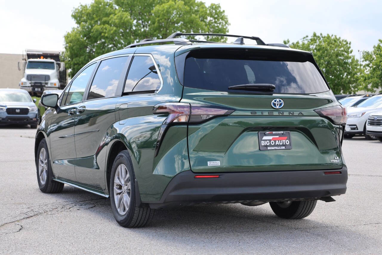 Used 2023 Toyota Sienna LE FWD image 11