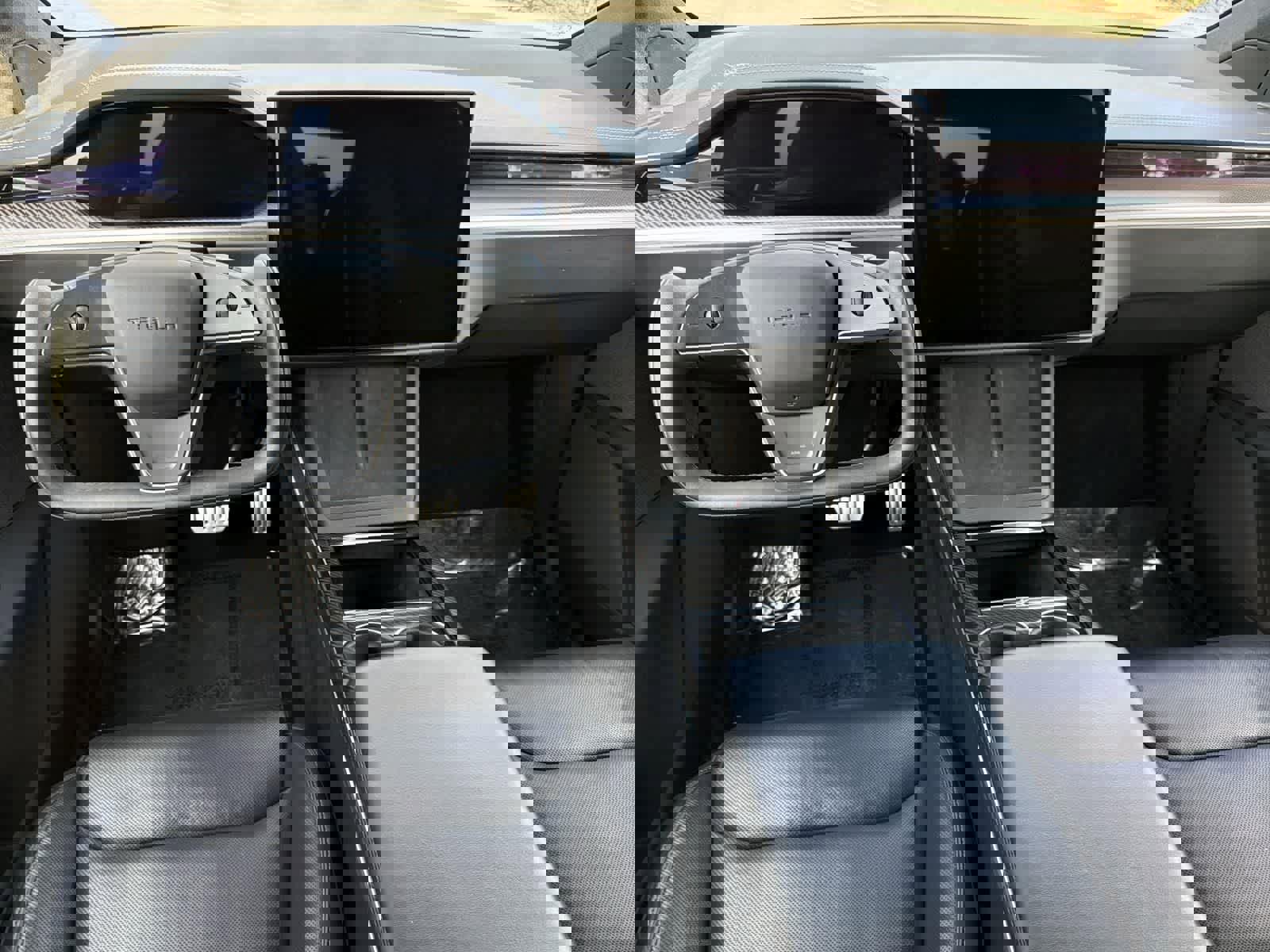 Used 2022 Tesla Model X Plaid image 11