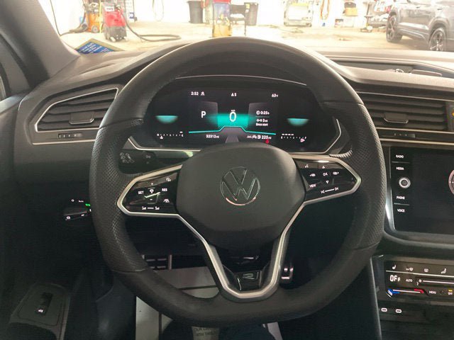 Certified 2024 Volkswagen Tiguan SE R-Line AWD/4WD image 18