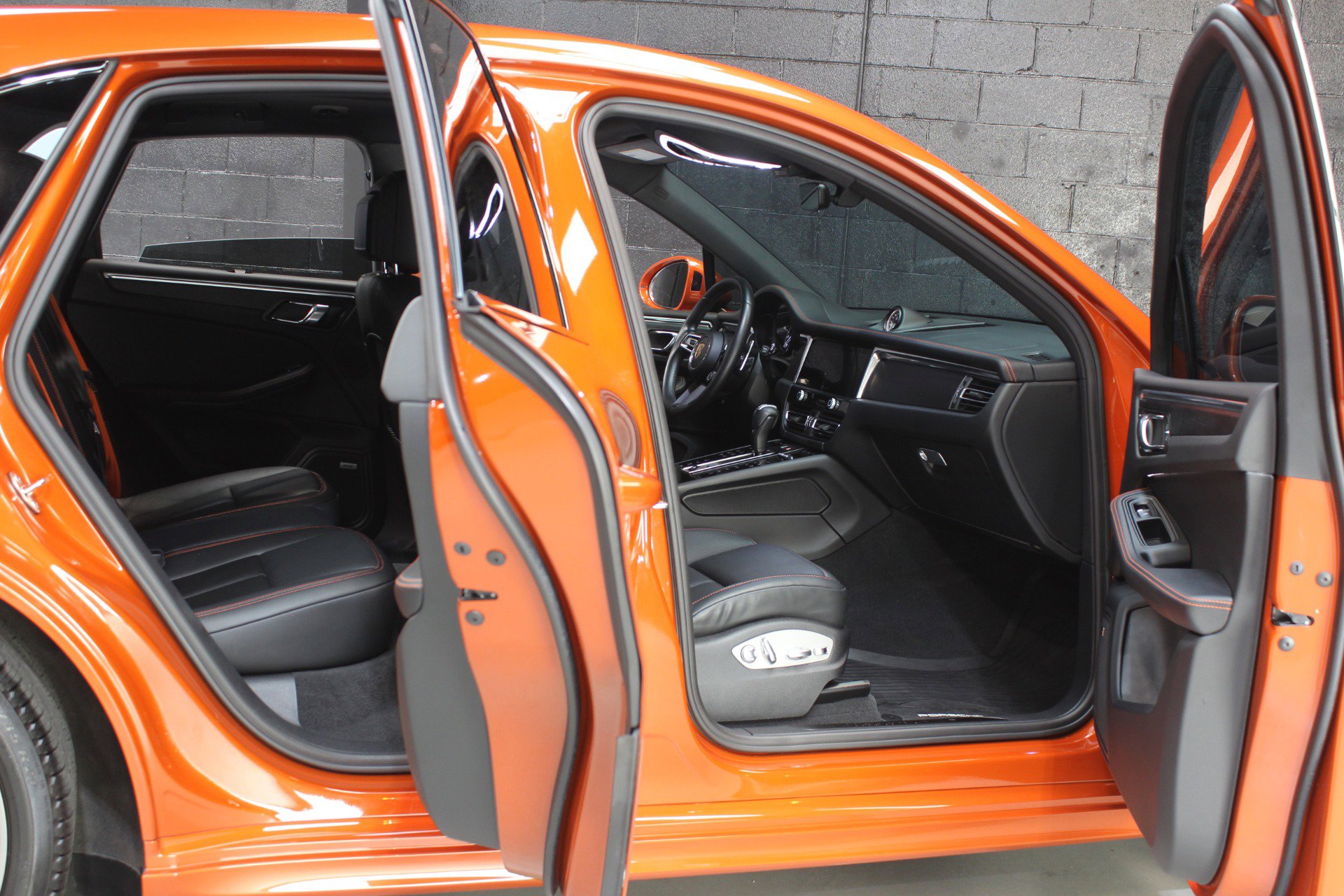 Used 2023 Porsche Macan GTS w/ Premium Package Plus image 33