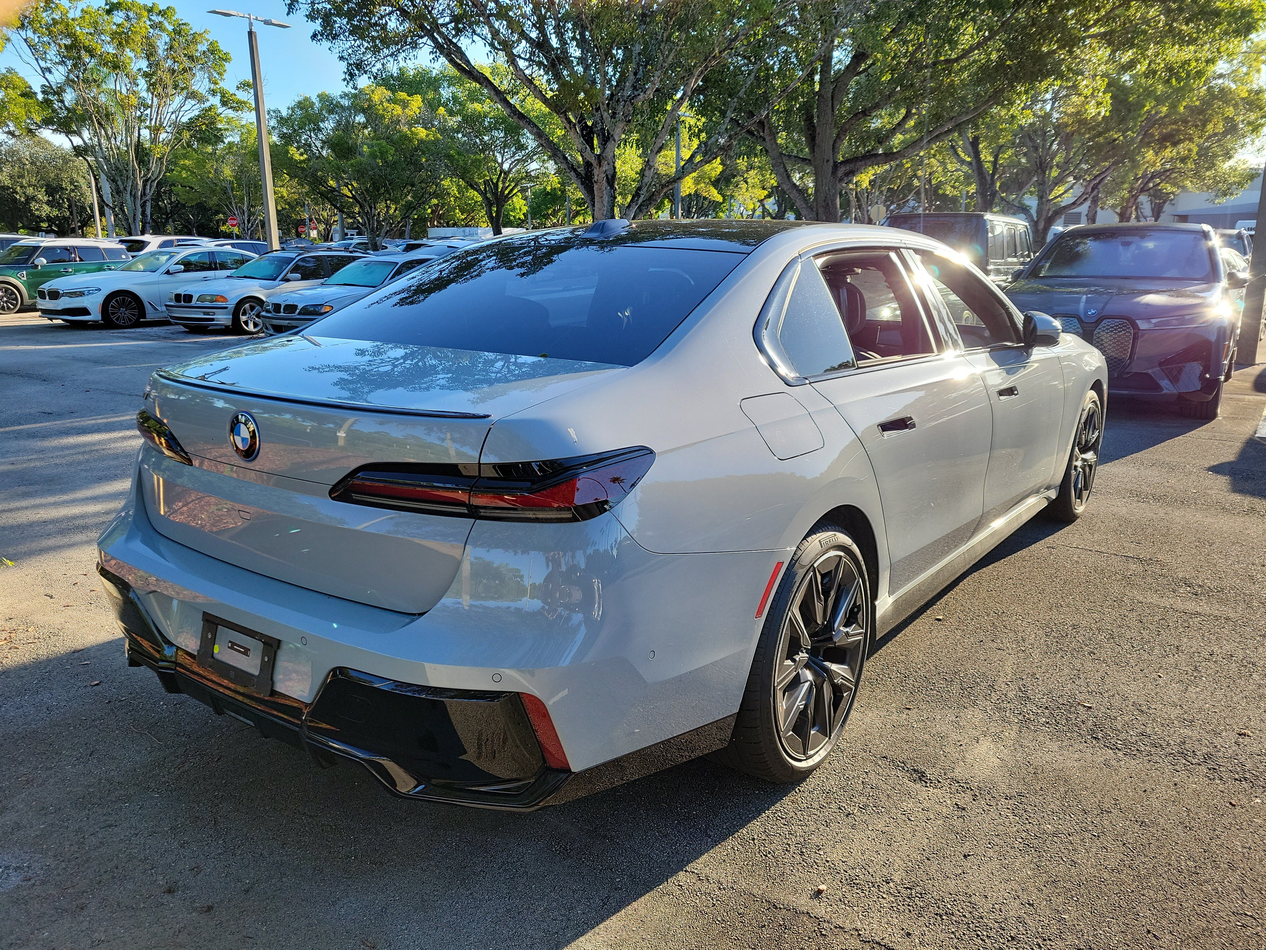 Certified 2023 BMW i7 xDrive60 AWD/4WD image 6