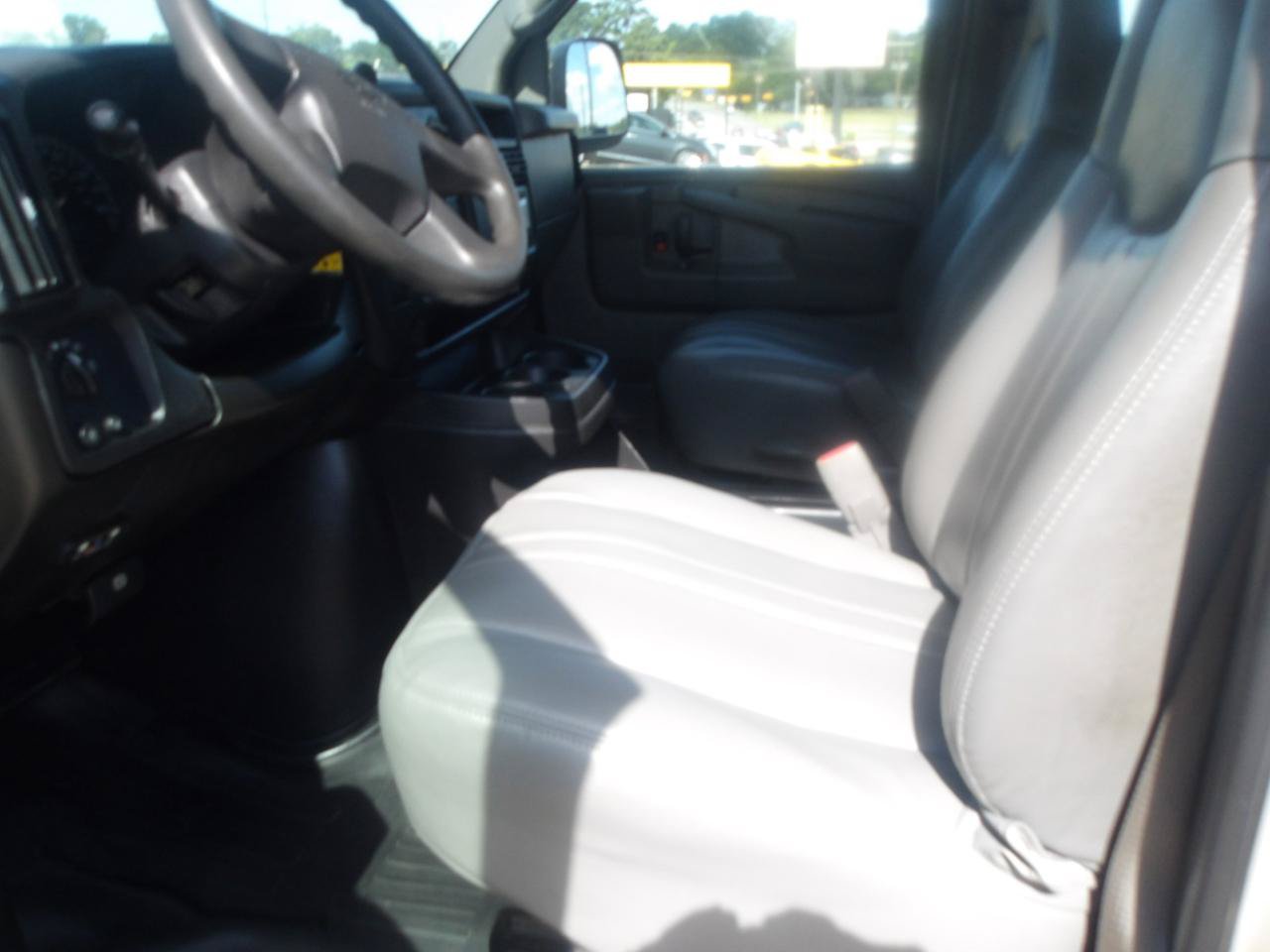 Used 2007 Chevrolet Express 2500 Passenger w/ Power and Light Package RWD image 20