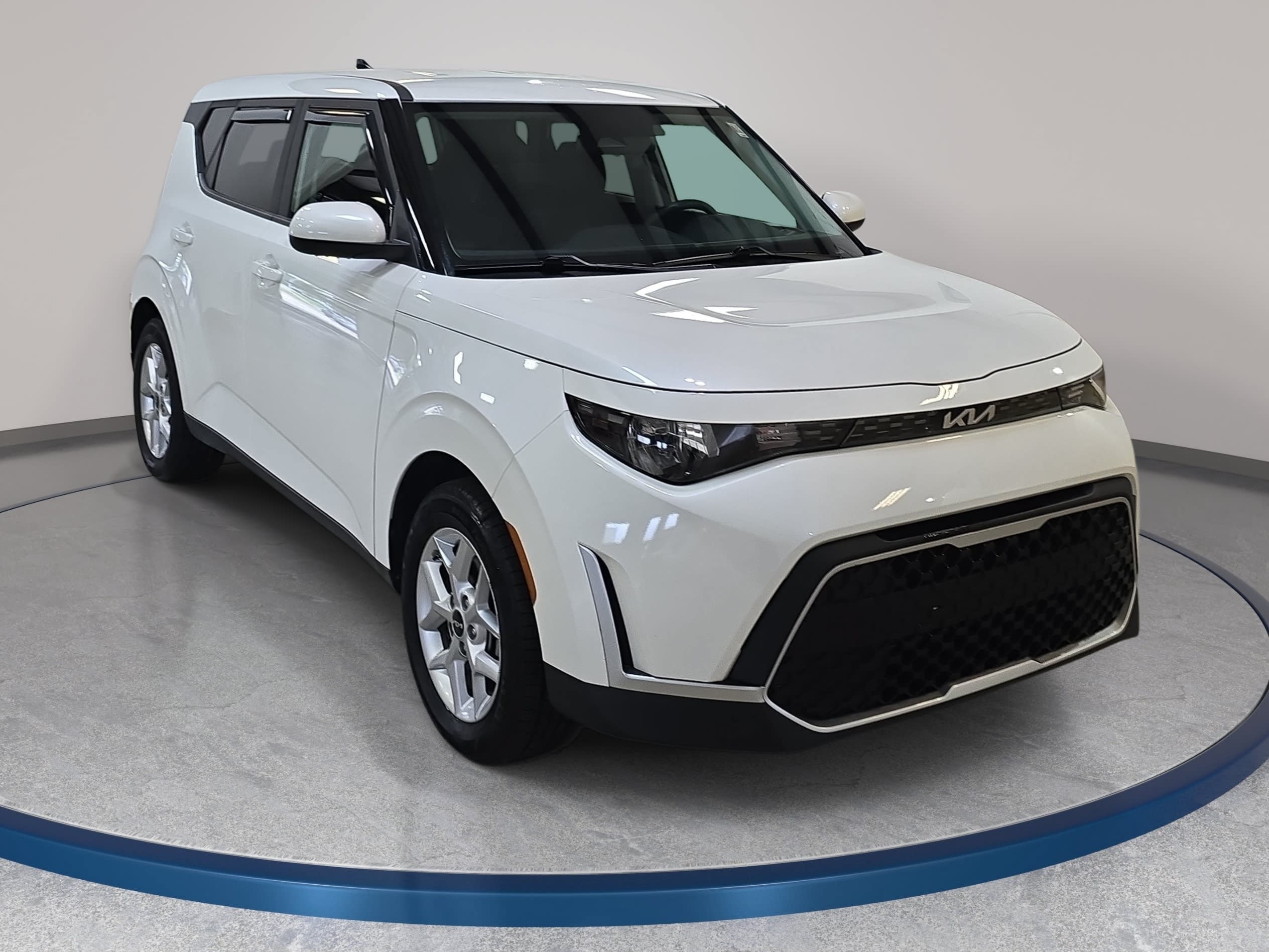 Used 2023 Kia Soul LX w/ LX Technology Package FWD image 4