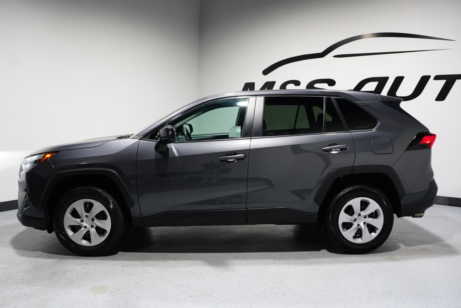 Used 2024 Toyota RAV4 LE image 5