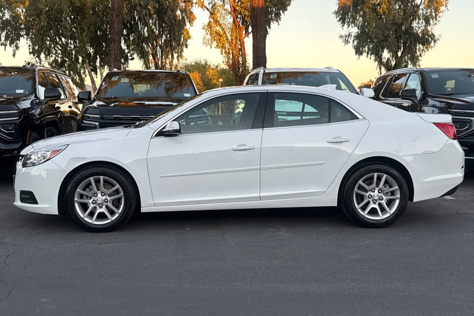Used 2016 Chevrolet Malibu LT w/ Power Convenience Package FWD image 8