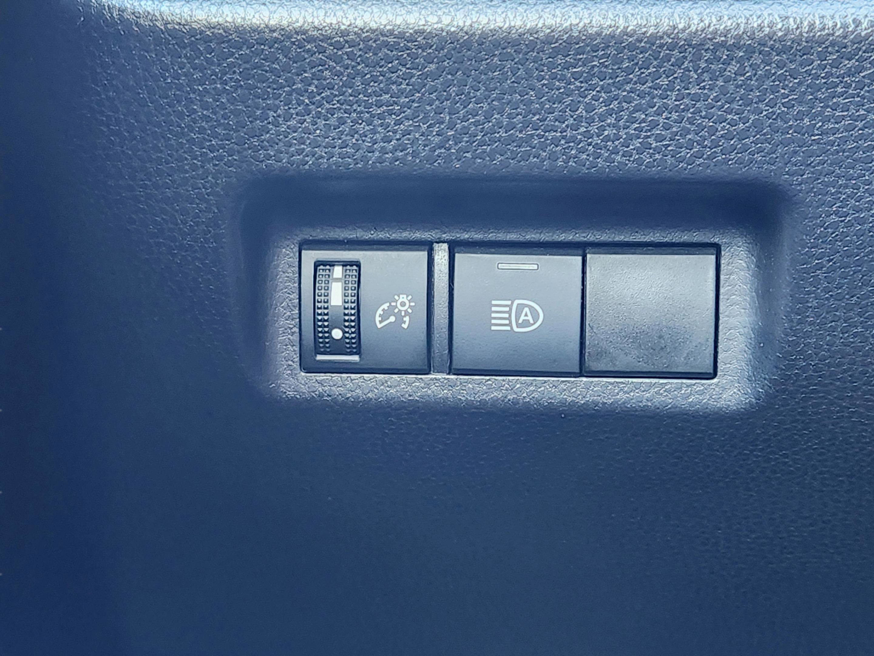 Used 2021 Toyota RAV4 LE w/ Carpet Mat Package (TMS) image 23